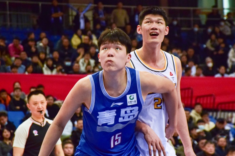 殳海:杨瀚森非核心,胡金秋挡拆效率更优 殳海:杨瀚森非核心,胡金秋挡拆效率更优