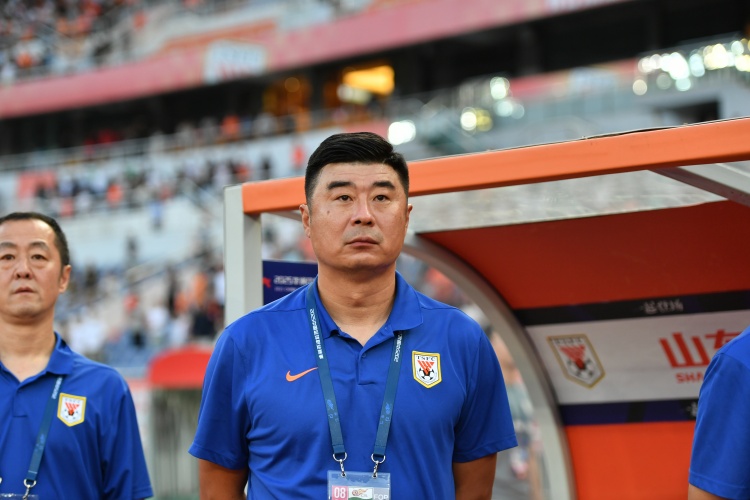 半场0-1落后：泰山防守松散，依木兰与外援衔接断裂