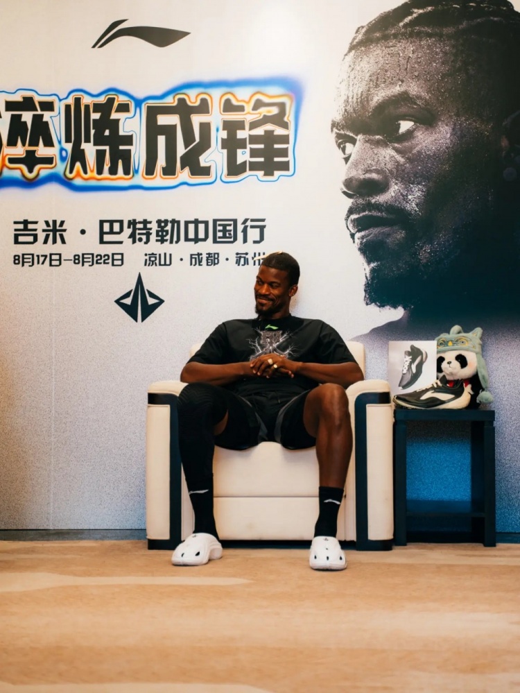 第二天行程结束！巴特勒更新社媒：成都 第二天打卡完成！