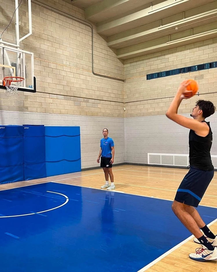 队记：雷霆派新任运动表现总监前往欧洲 帮助新秀马拉适应NBA