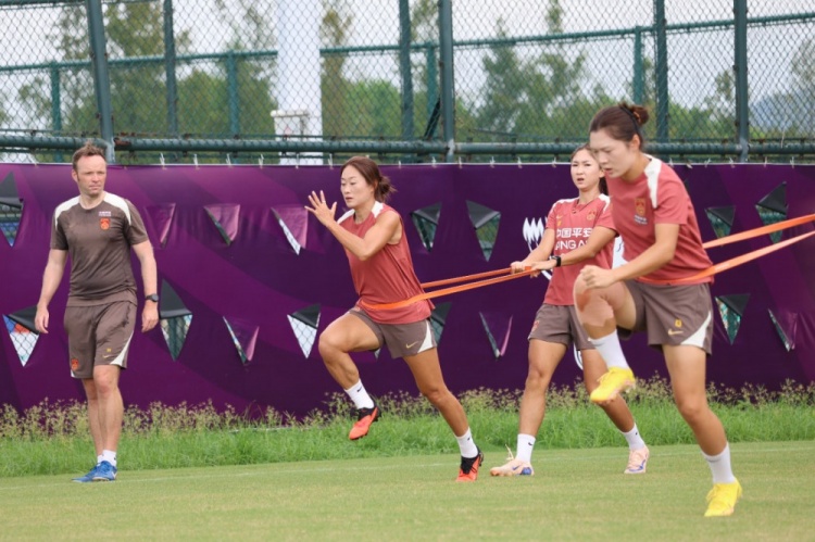强化体能储备 增强思想意识 中国女足亚运会备战工作稳步进行 强化体能储备 增强思想意识 中国女足亚运会备战工作稳步进行