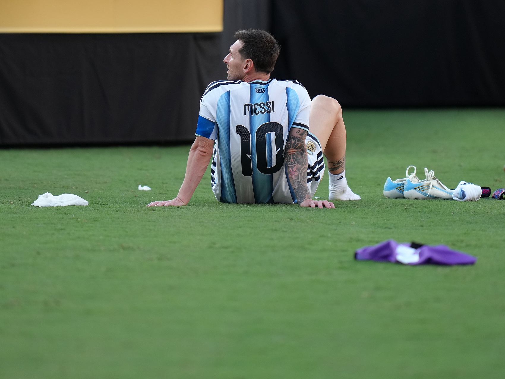 早报:梅西回归参加阿根廷告别赛!皇马补时绝杀 早报:梅西回归参加阿根廷告别赛!皇马补时绝杀